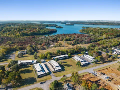 192 Lake Chateau Dr