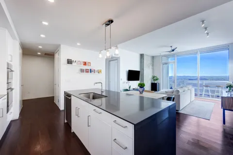 301 West Avenue #1307