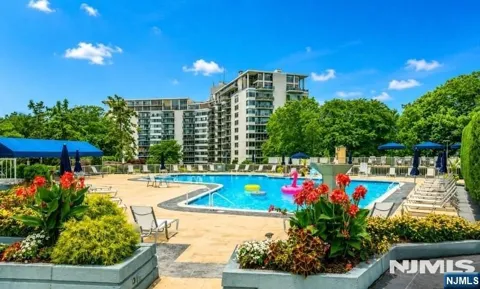 1 Claridge Drive 114