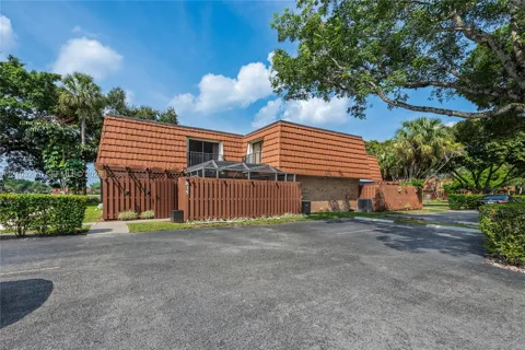 835 SW 118th Ter #835