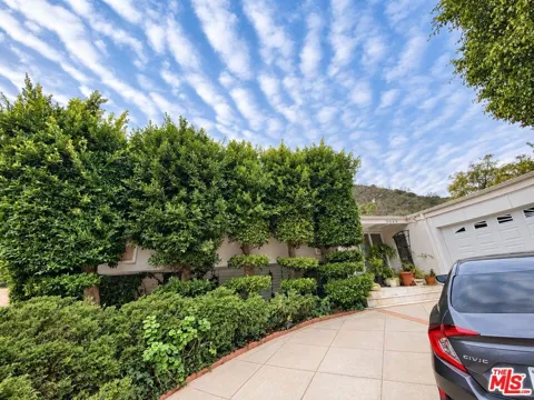 2043 San Ysidro Drive