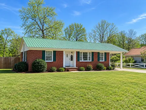 454 White Ave