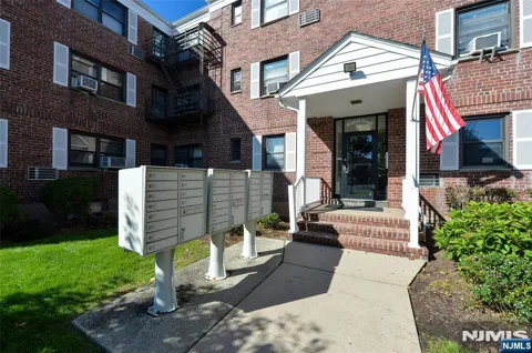 241 Main Street 3H