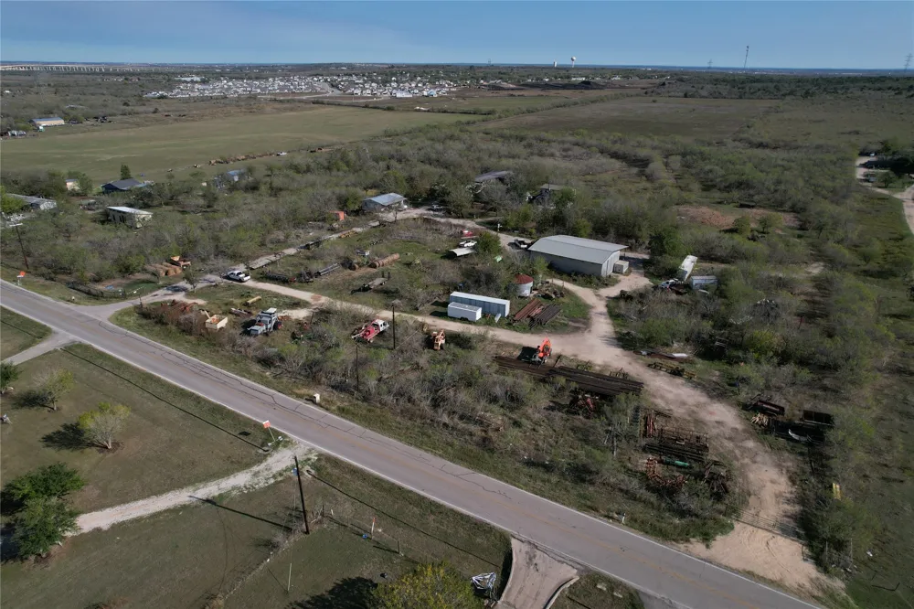 6144 Turnersville Road Creedmoor, TX 78610