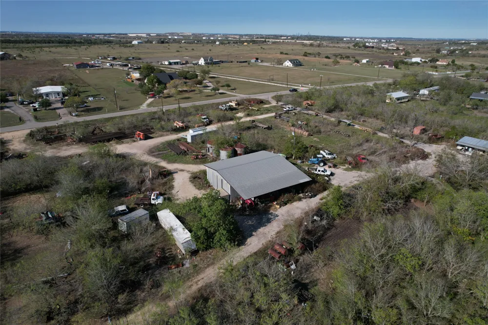 6144 Turnersville Road Creedmoor, TX 78610