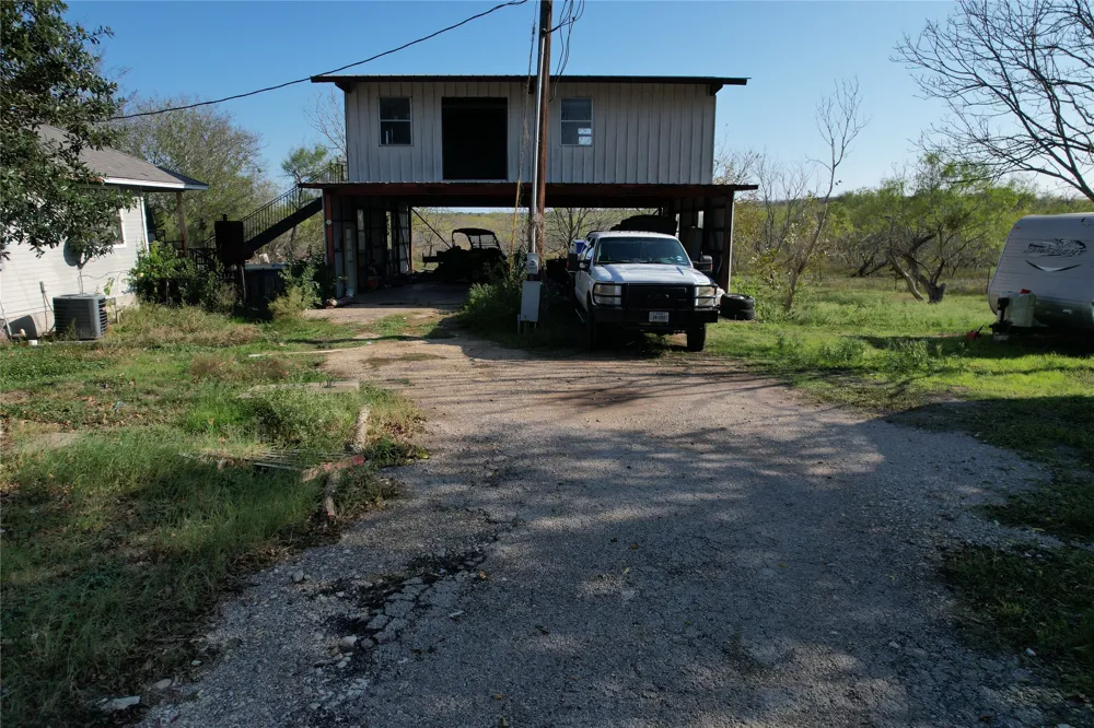 6144 Turnersville Road Creedmoor, TX 78610