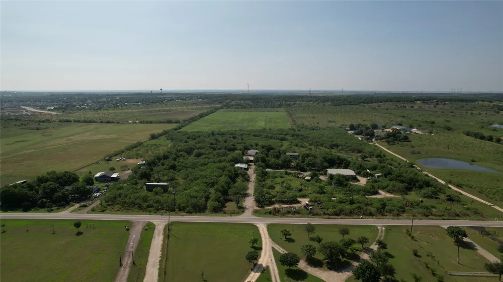 6144 Turnersville Road Creedmoor, TX 78610