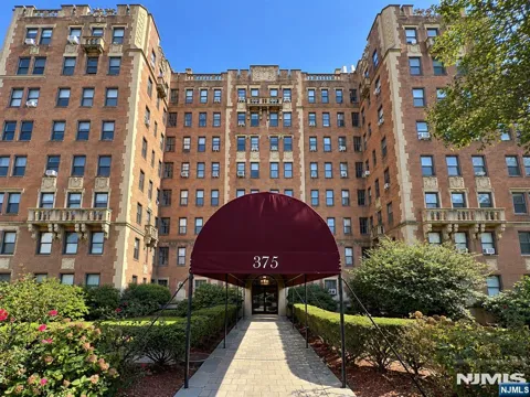 363-377 Mount Prospect 2AW
