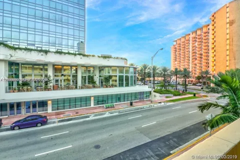 2924 Collins Ave #201