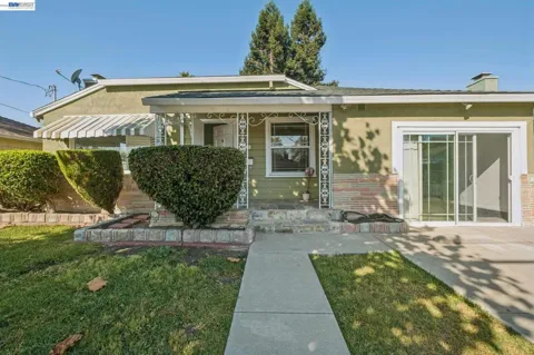 527 Capistrano