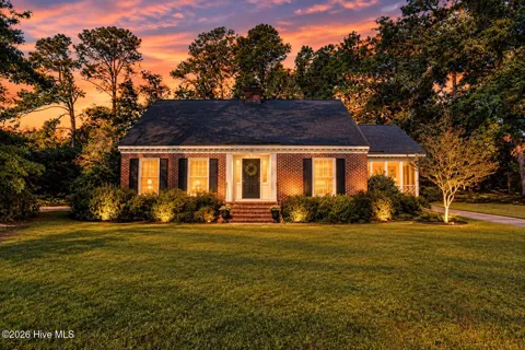 808 E Beechtree Drive
