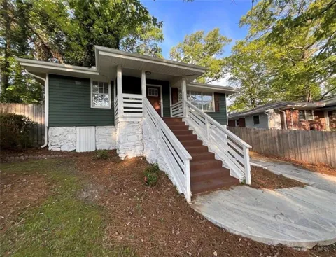 136 Victor Circle NW