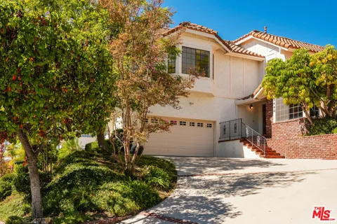 2440 Flintridge Drive