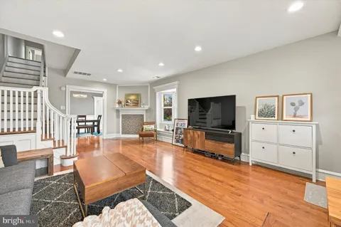 651 S 51ST
