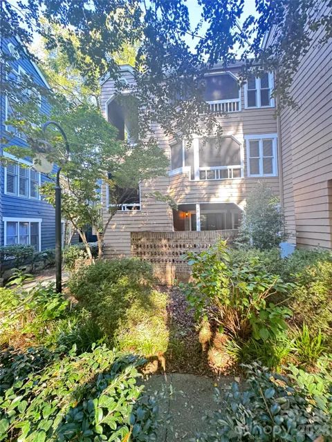 413 W 8th Street #B