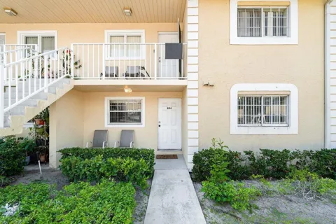 804 PALM BEACH TRACE DRIVE