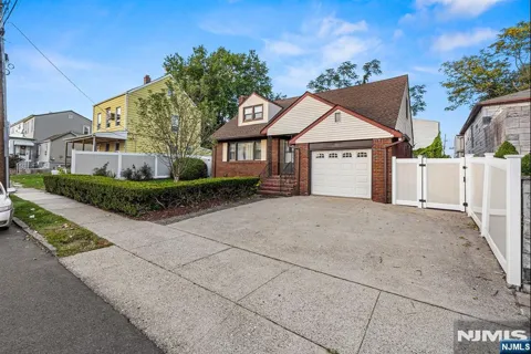 113 Carlisle Avenue