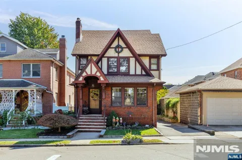 544 Highridge Avenue