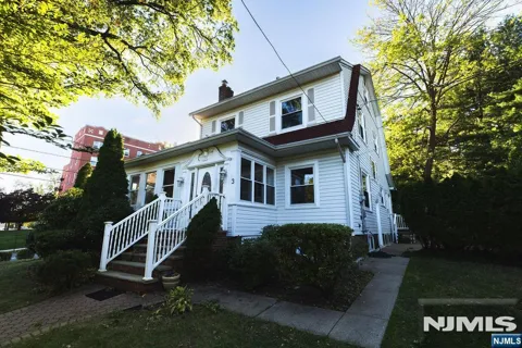 3 Hillside Avenue
