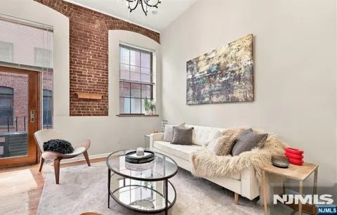 1015 Grand Street 3D