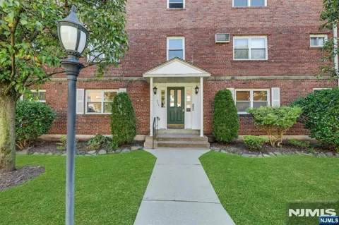 241 Johnson Avenue N4