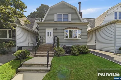 87 Curie Avenue