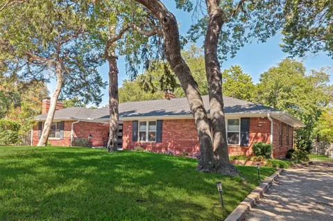 447 W Colorado Boulevard