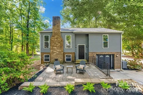 3211 Winding Trail