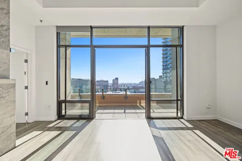 1111 S GRAND AVENUE #PH6