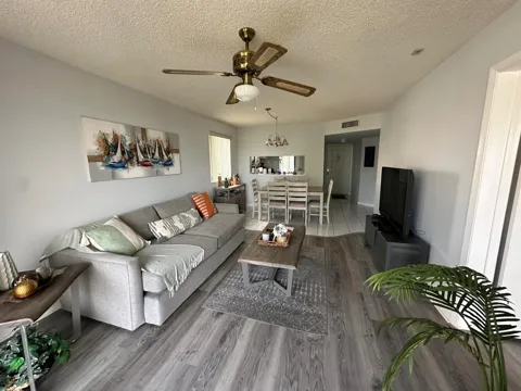3138 Via Poinciana #317