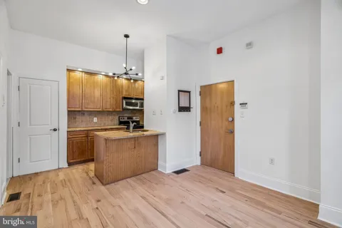 4900 CEDAR AVENUE #1D