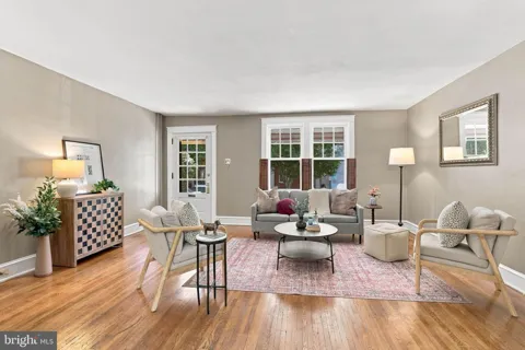 561 W WALNUT STREET
