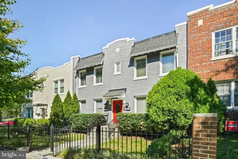 1102 HOLBROOK TERRACE NE #3