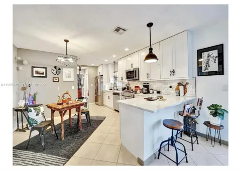 381 NE 42nd St