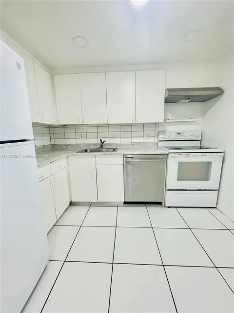 13499 Biscayne Blvd #1613