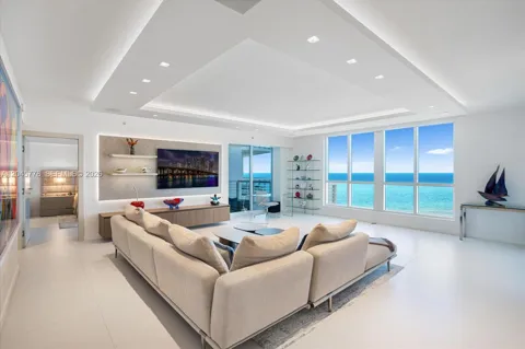 3801 Collins Ave #1503