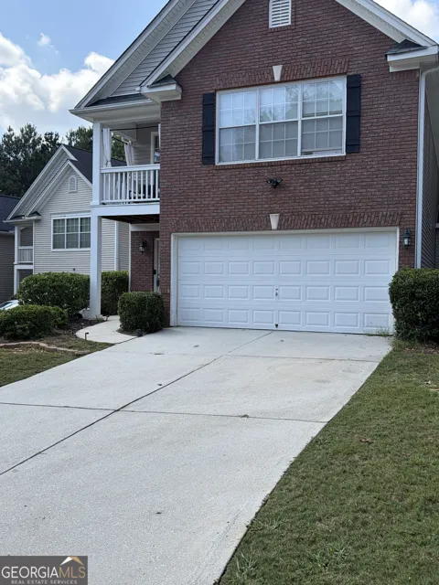 667 Lakes CIR