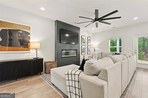 1170 Chastain DR