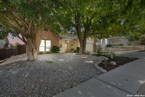 707 OAK HOLLOW DR