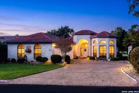 523 OAKLAND HILLS LN