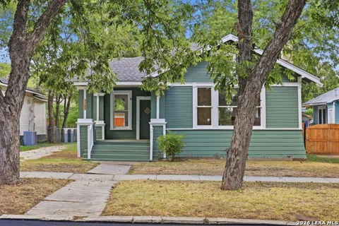 1122 W Mulberry