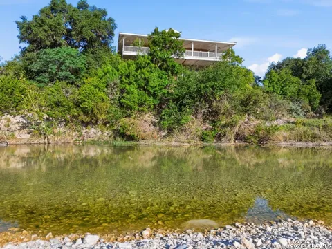 3966 Ranch Road 335