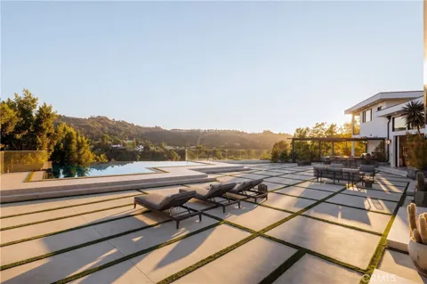 11480 Amanda Drive