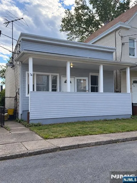34 8th Avenue