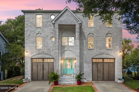 104 SW Yacht Drive