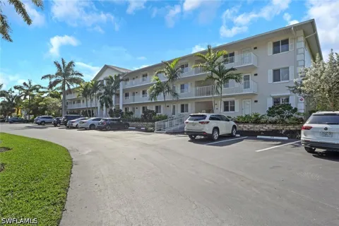 Sandpiper Bay Circle #F106