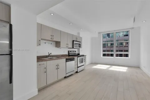 111 E Flagler St #902