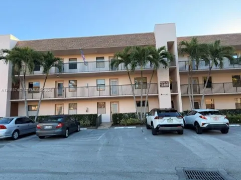 10405 Sunrise Lakes Blvd #202