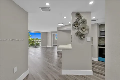 5880 Collins Ave #403