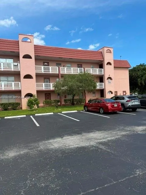 9641 Sunrise Lakes Blvd #111